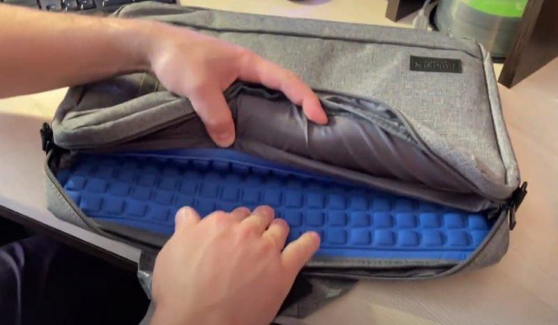 Упругие стенки для защиты ноутбука от ударов