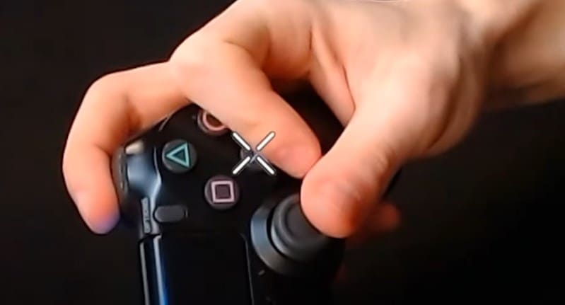 Нажатие кнопок указательным пальцем